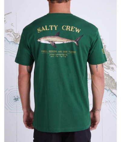 Hombre con la Camiseta de manga corta para hombre Salty Crew Bruce Premium Forest Green con un tiburón estampado en la espalda