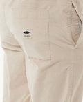 Rip Curl Classic Surf Cord Beach Pant en color crudo, detalle de bolsillo trasero con logotipo Rip Curl