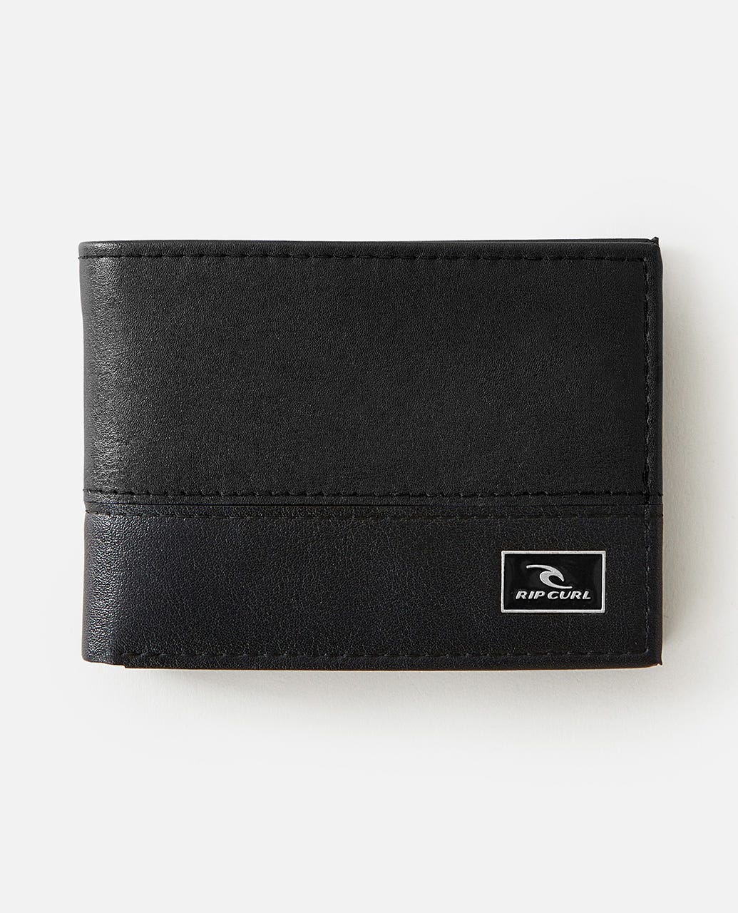 Cartera Rip Curl Corpawatu Icon PU Slim negra cerrada, diseño fino y elegante con logo metálico en la esquina