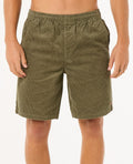 Pantalones cortos de pana Rip Curl Classic Surf Cord Volley para hombre, color verde oliva, vista frontal