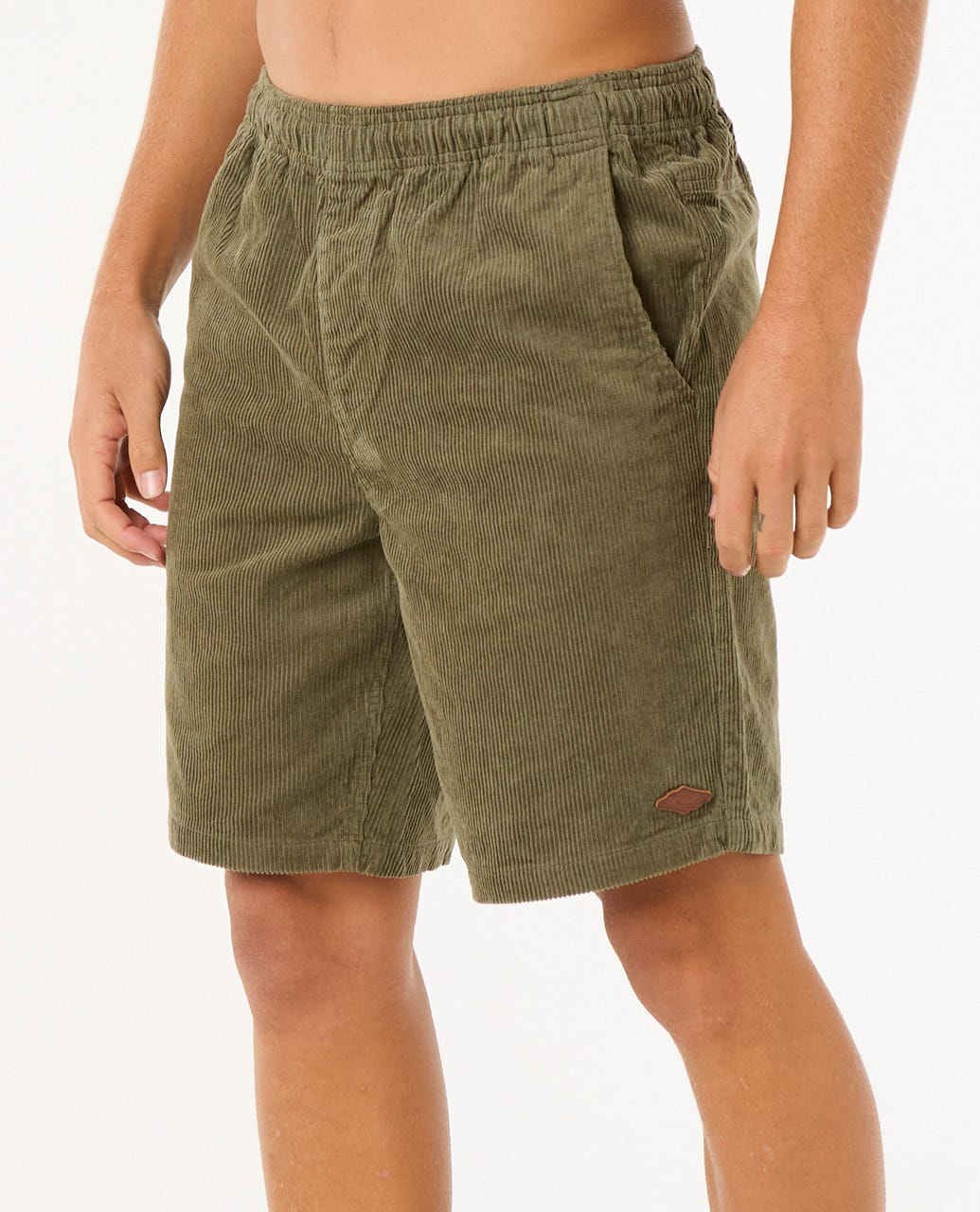 Pantalones cortos Rip Curl Classic Surf Cord Volley para hombre, detalle lateral en pana verde oliva