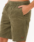 Pantalones cortos de pana Rip Curl Classic Surf Cord Volley para hombre, modelo de perfil ajustando cintura elástica