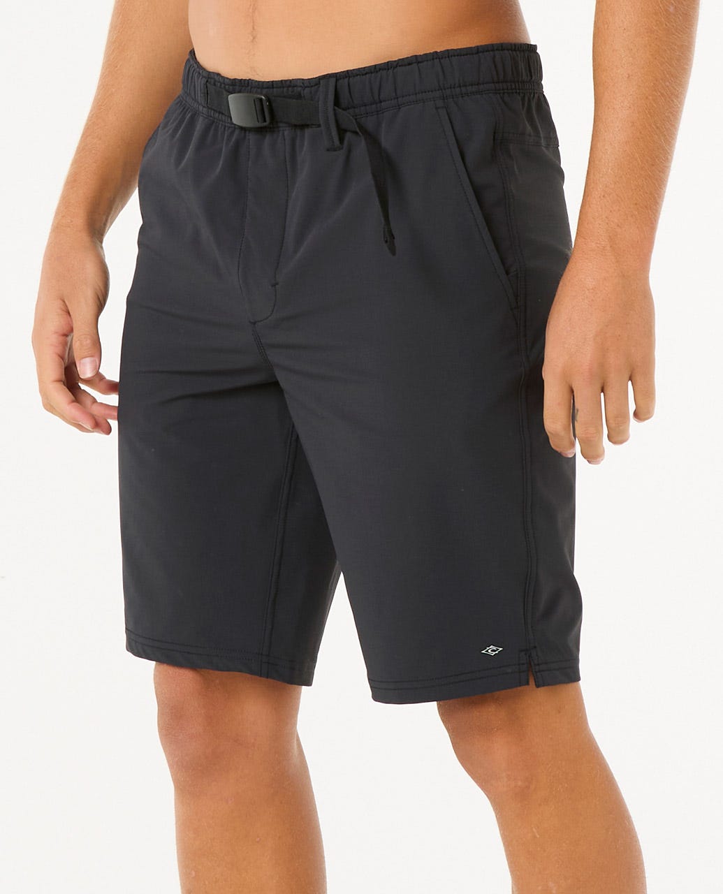 Pantalones cortos Rip Curl Buck 20 Boardwalk negros para hombre, vista lateral con corte holgado y secado rápido