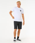 Pantalones cortos Rip Curl Buck 20 Boardwalk negros para hombre, conjunto casual con camiseta blanca y zapatillas