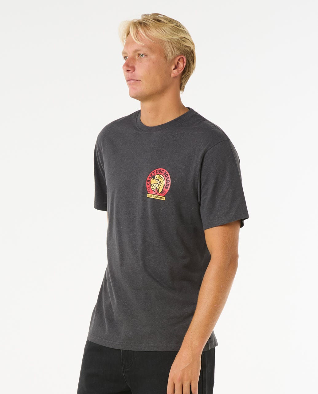 Camiseta Rip Curl Shaper Address Tee negra jaspeada, vista lateral, diseño surfero con ajuste relajado.