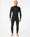 Vista frontal del traje de neopreno Rip Curl Dawn Patrol Perf 3/2mm, color negro, con logo Rip Curl y cremallera en el pecho, ideal para surf en temperaturas de 15ºC a 20ºC