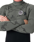 Traje Rip Curl E-Bomb Zip Free 4/3 2026 Deep Cactus - vista detallada en pecho