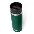 Vista superior en ángulo del YETI Rambler 16 oz Travel Bottle en verde Black Forest destacando la boca de la tapa.