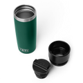Vista del YETI Rambler 16 oz Travel Bottle en color verde Black Forest con su tapa desmontada y componentes mostrados.