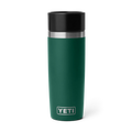Vista frontal del YETI Rambler 16 oz Travel Bottle en color verde Black Forest con logotipo YETI grabado.