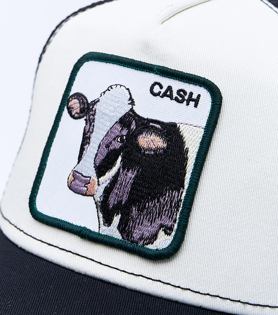 Gorra Trucker Goorin Bros The Cash Cow Blanca con Parche con una vaca con el texto CASH bordado