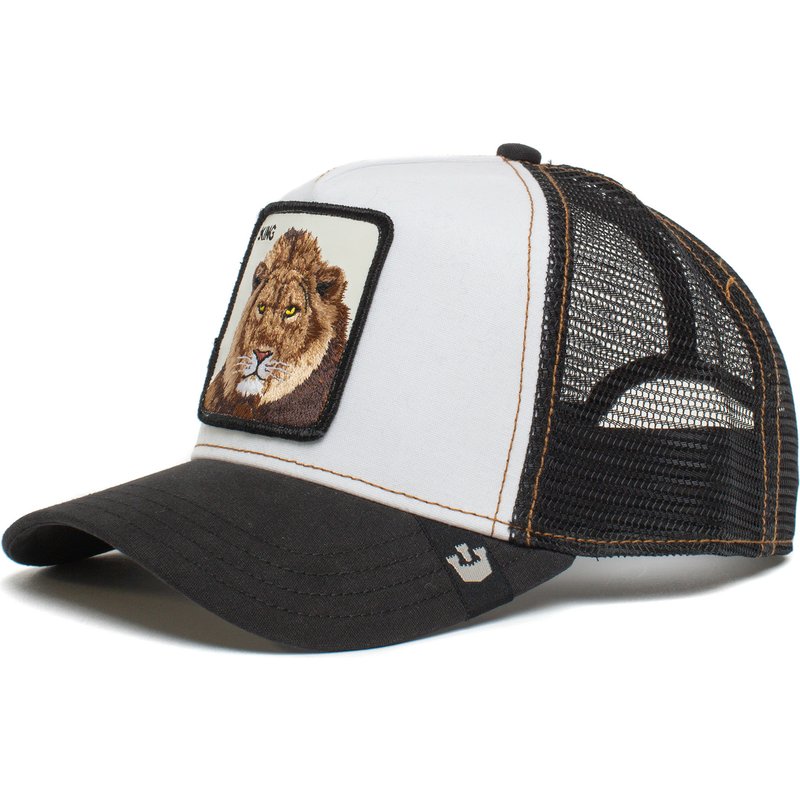 Gorra Trucker Goorin Bros The King Lion blanca con un parche con un león y el texto KING bordado