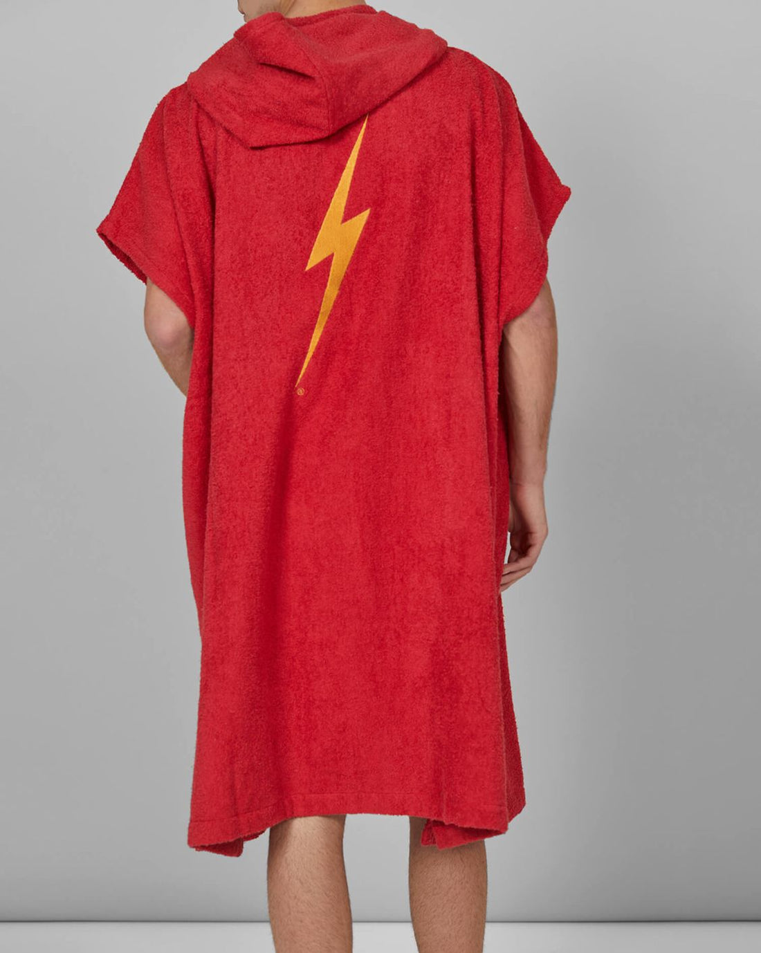 Hombre con Poncho Surf Bolt True Red