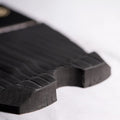 Primer plano de la pieza principal del grip Deflow Vol.2 negro mostrando el patrón de líneas para agarre diferencial bajo presión