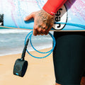 Surfista con el Invento de Surf FCS Freedom Helix 6 Azul Comp