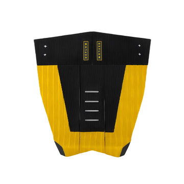 Grip de surf de cinco piezas Deflow 5 Piece Traction en color mustard amarillo mostaza cálido, vista frontal con arco central de 5 mm y patrón de líneas en zonas críticas sobre fondo blanco.