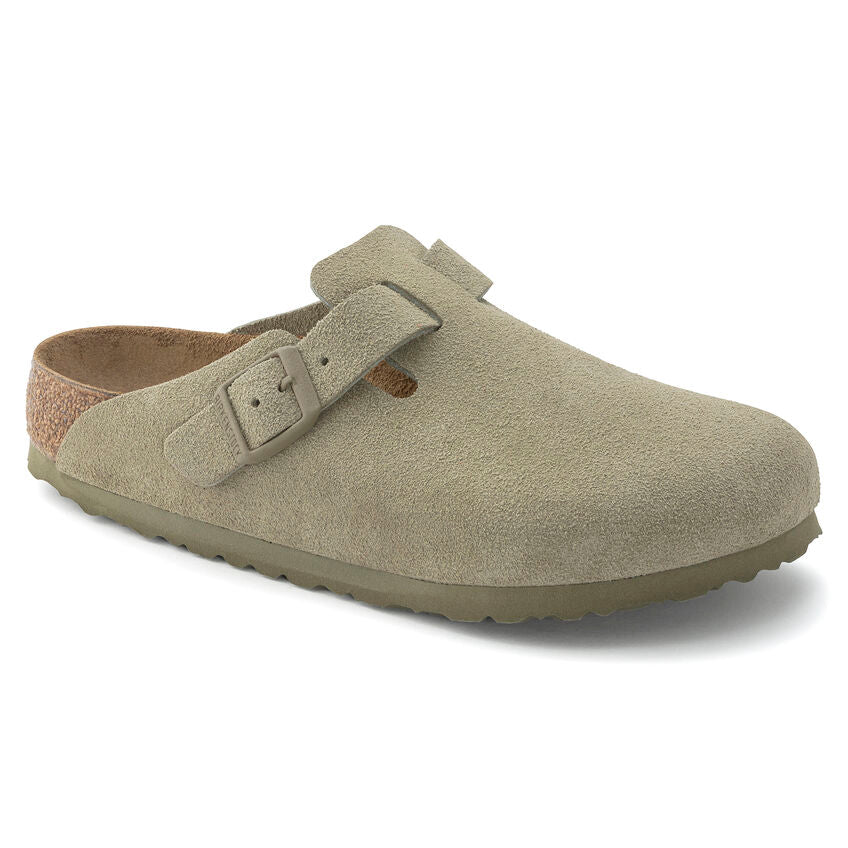 Zuecos Birkenstock Boston Faded Khaki Suede Clogs derecha