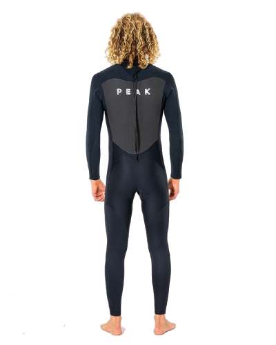 Hombre con traje de surf de neopreno Peak Energy 4/3 Back Zip 