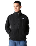 Hombre con Chaqueta The North Face Denali Polartec en TNF Black