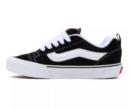 Zapatillas de skate Vans Knu Skool Black/True White izquierda