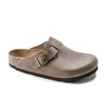 Zuecos Birkenstock Boston de piel engrasada en marrón tabaco con ajuste estrecho