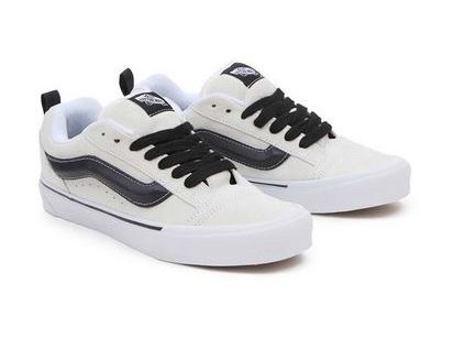 Zapatillas de skate Vans Knu Skool Suede Blancas con la banda Stripe y los cordones Negros