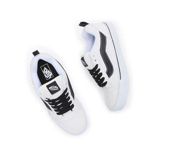 Zapatillas de skate Vans Knu Skool Suede Blancas con la banda Stripe y los cordones Negros