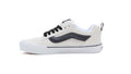 Zapatillas de skate Vans Knu Skool Suede Blancas con la banda Stripe y los cordones Negros lateral