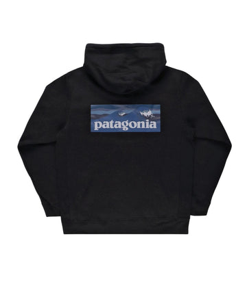 Vista trasera de la Patagonia Boardshort Logo Uprisal Hoody en color negro con diseño gráfico de olas y el logo de Patagonia en la parte posterior.