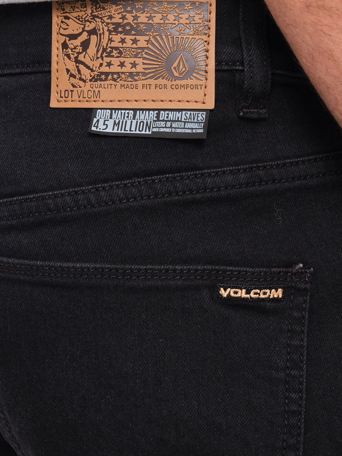 Pantalón vaquero Volcom Modown Denim Black Out etiqueta