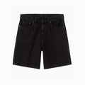 Bermuda carhartt  nolan,negra con bolsillos delanteros y traseros. Vista frontal.