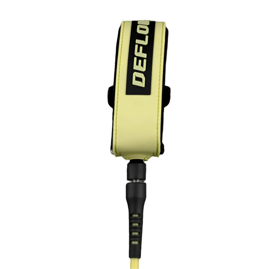 Invento de surf Deflow Core Leash en color acid lemon amarillo-verde eléctrico, vista completa mostrando cuerda, tobillero de neopreno y doble swivel de acero inoxidable sobre fondo blanco.