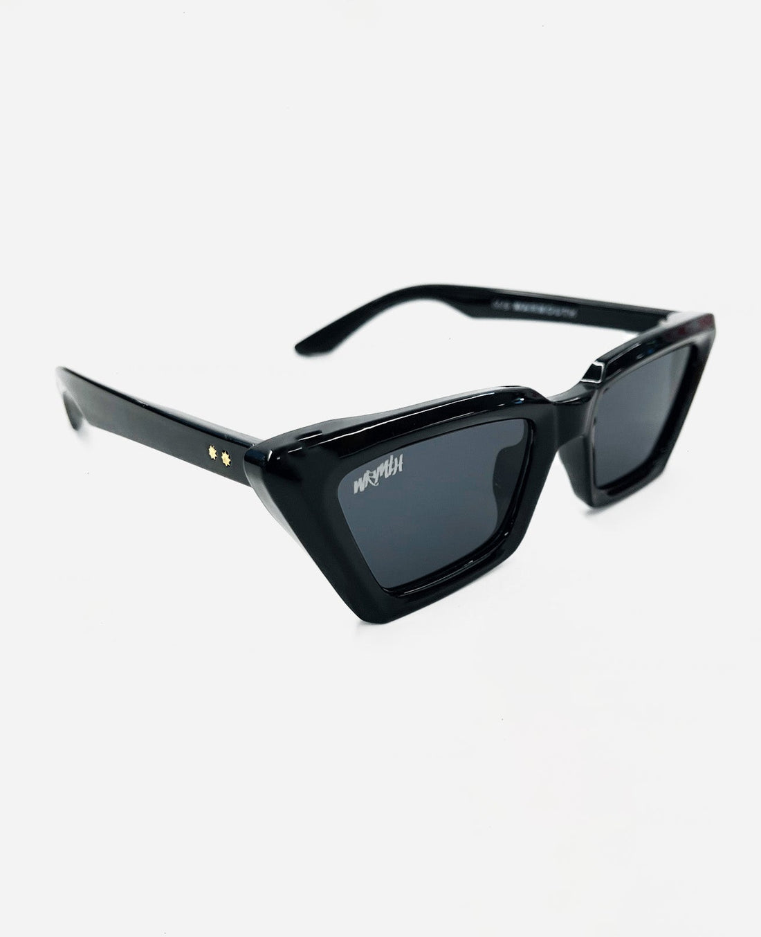 Gafas de sol Warmouth Eyewear Cat Case con montura negra y lentes oscuras UV400, vista frontal sobre fondo blanco