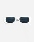 Gafas de sol blancas Warmouth Eyewear Festival Fever con lentes oscuras – Vista frontal sobre fondo blanco