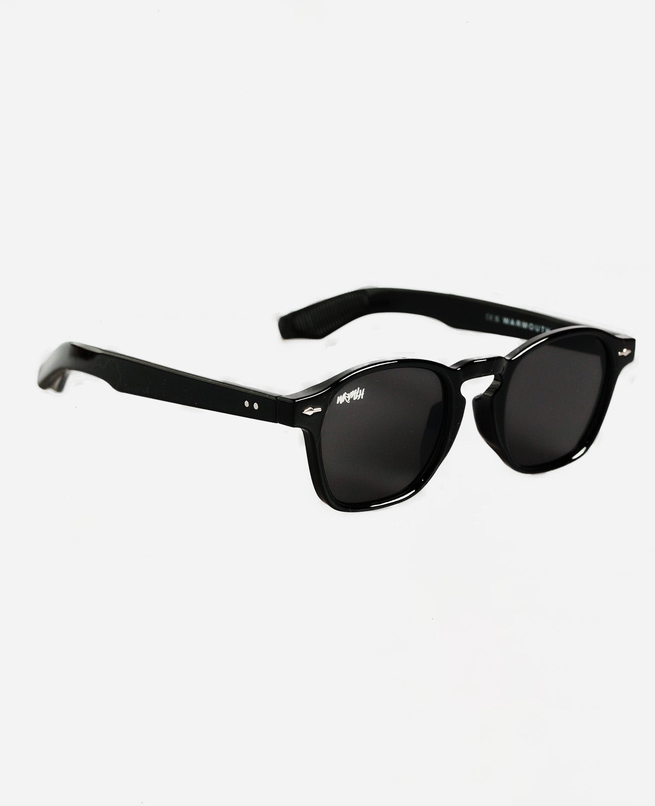 Gafas de sol Warmouth Eyewear Kelly Kook color negro, vista lateral, lentes oscuras y montura resistente