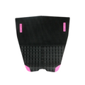 Grip de surf de dos piezas Deflow 2 Piece Traction II en color fucsia vibrante, vista frontal con textura de cubos de espuma sobre fondo blanco.