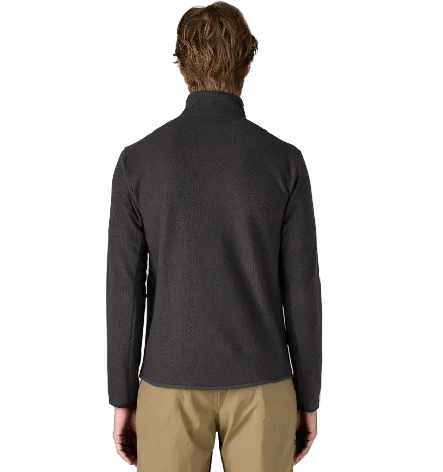 Chaqueta polar Patagonia R1 Air Fleece en color Negro, vista por detrás. 