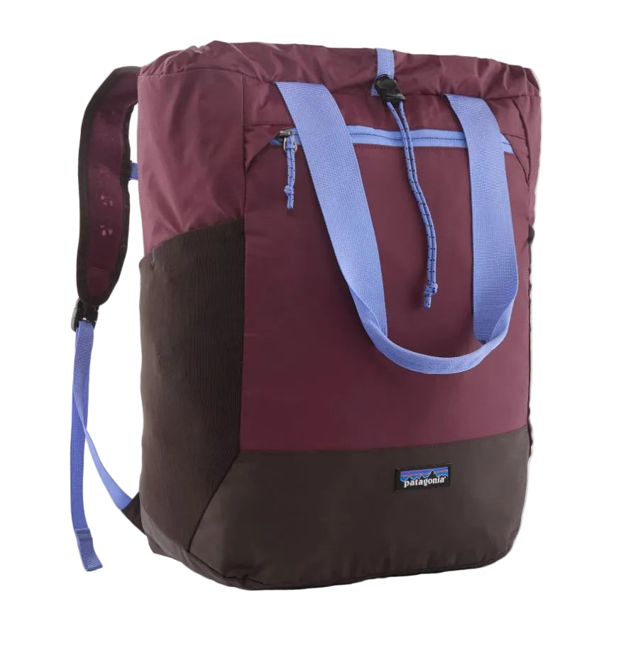 Patagonia Terravia tote pack. Color berry fig. vista frontal.
