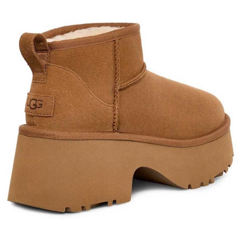 botas de tacon UGG Ultra mini New Heights - vista trasera