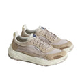 Vans UltraRange Neo 2.0 Oatmeal vista del par lateral, zapatilla ligera de caña baja con malla transpirable, puntera más ancha y suela de goma regenerativa.