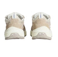 Vans UltraRange Neo 2.0 Oatmeal vista por detrás, zapatilla ligera de caña baja con malla transpirable, puntera más ancha y suela de goma regenerativa.