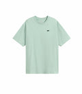 CAMISETA VANS SALTON LOOSE GRAY OLIVE. LOGO VANS EN LATERAL DEL PECHO EN BORDADO VERDE.