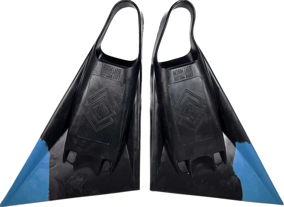 Aletas de bodyboard clasicas air hub cut color black blue vista parte de abajo