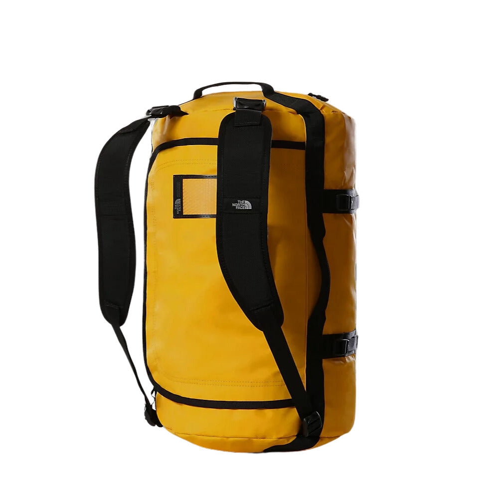 Mochila The North Face Base Camp Duffel - S Amarilla de pie