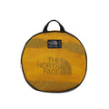 La Mochila The North Face Base Camp Duffel - S Amarilla se pliega en un disco fácilmente transportable