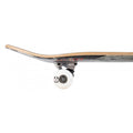 Perfil del nose del skate completo Birdhouse Stage 1 Hawk Falcon III en negro y gris: kick curvado, canto de arce de 7 capas, truck plateado y rueda blanca con el logo Birdhouse.
