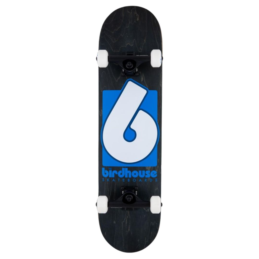 Base del skate completo Birdhouse Stage 3 B Logo con tabla negra teñida, gran B blanca sobre cuadrado azul, texto Birdhouse Skateboards en azul, trucks negros y ruedas blancas