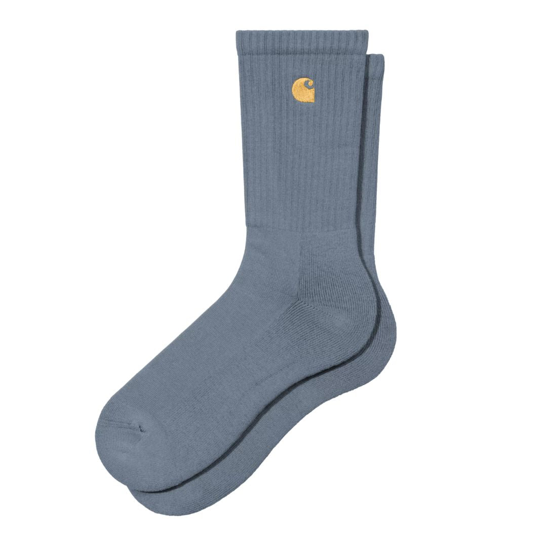 Calcetines Carhartt WIP Chase Socks Icesheet con el logo Carhartt en dorado