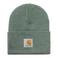 Gorro Carhartt Acrylic Watch Hat Velvet Green Heather visto de frente, con vuelta y parche con el logo Carhartt en la parte frontal.