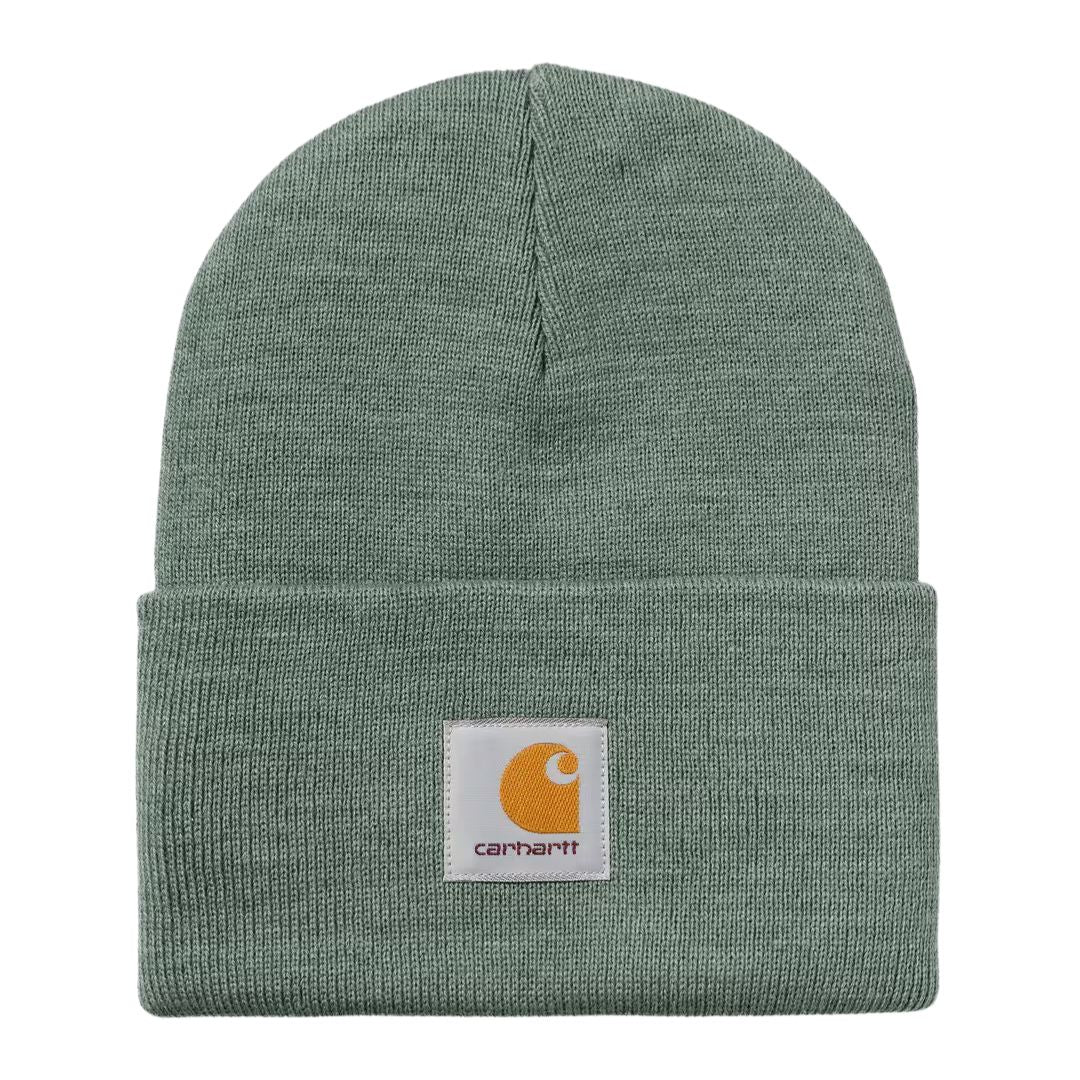 Gorro Carhartt Acrylic Watch Hat Velvet Green Heather visto de frente, con vuelta y parche con el logo Carhartt en la parte frontal.
